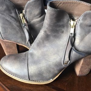 SALE Cathy Jean Vegan Leather Ankle Boots 9
